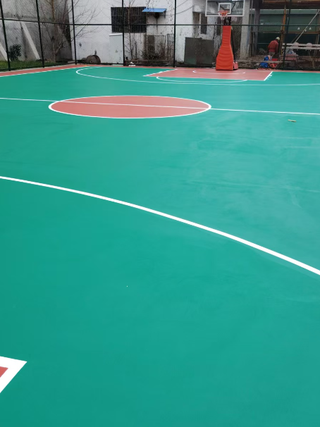 金安 球场长期使用易出现地面开裂